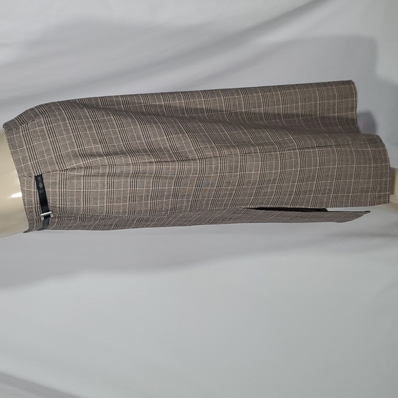 Midi skirt with front side split. Size 12 - Picture 7 of 13